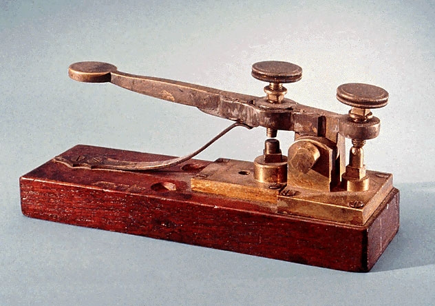 Morse-Vail Telegraph Key (1844) - Smithsonian Photo by Alfred Harrell
